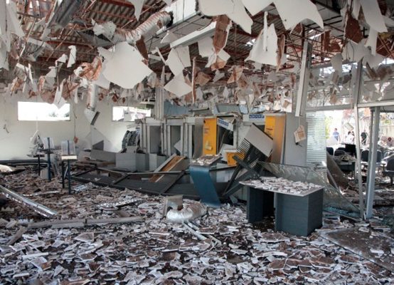 Lei endurece pena de roubos a caixas eletrônicos